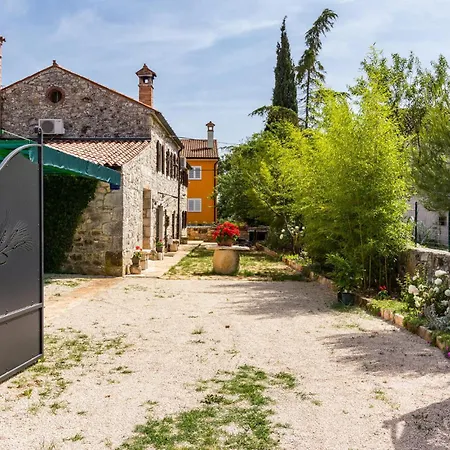 Awesome In With Kitchen Holiday home